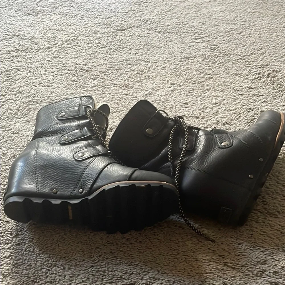 Women's Black Winter Boots - Picture 3 of 6
